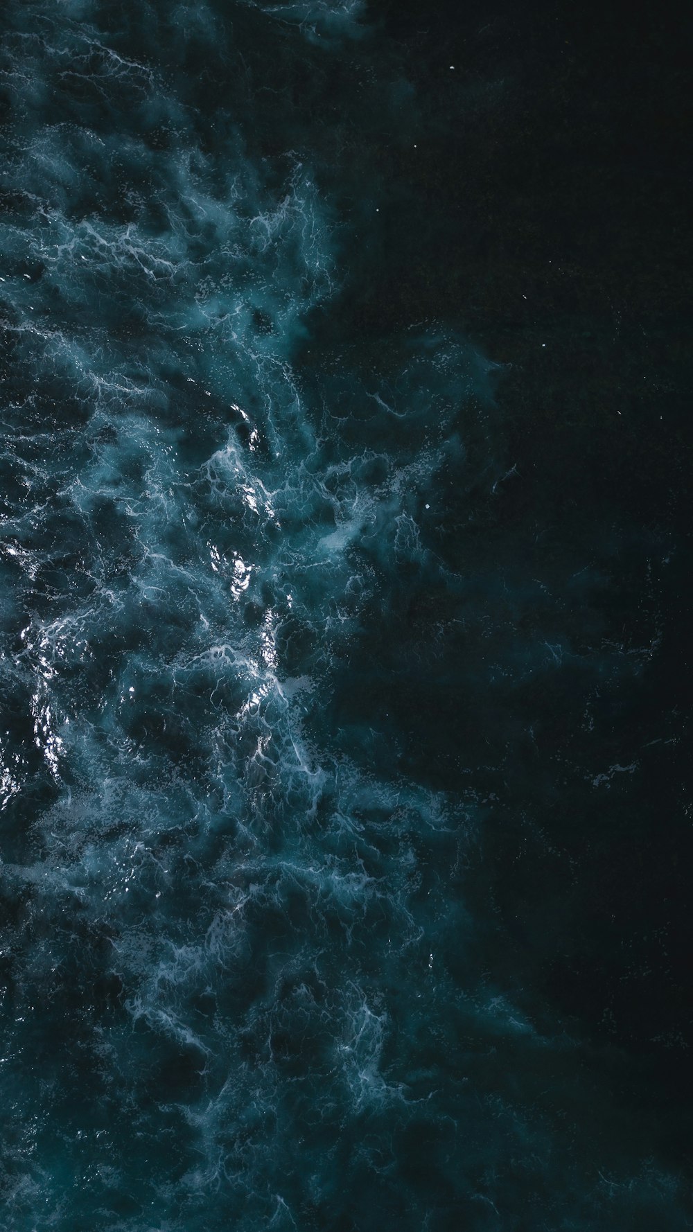 Una vista aérea de un cuerpo de agua