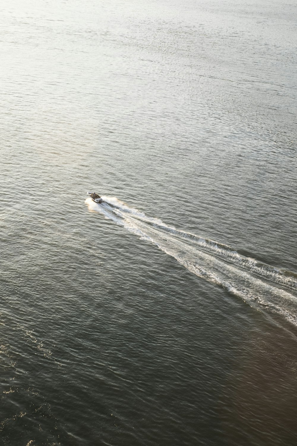 speedboat in ocean during daytime