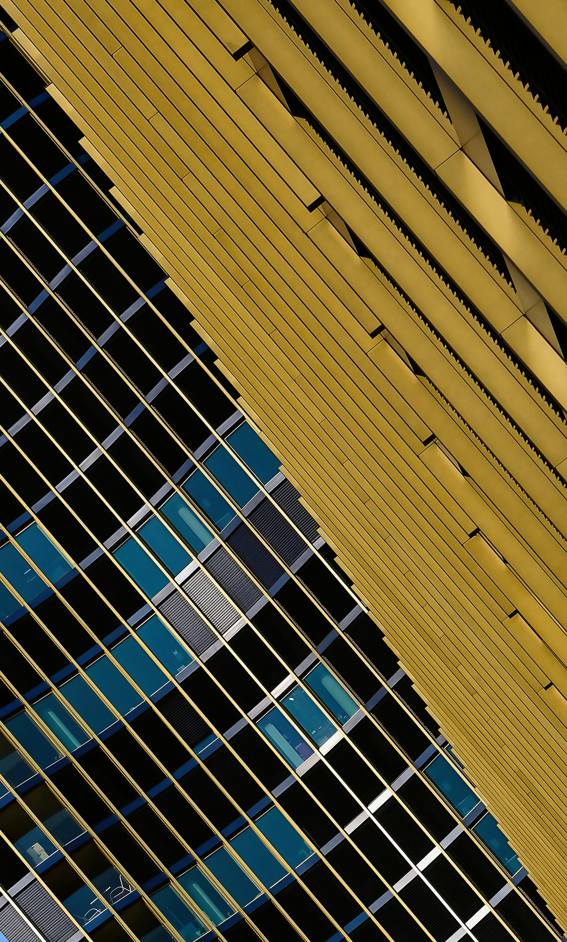 gray computer monitor