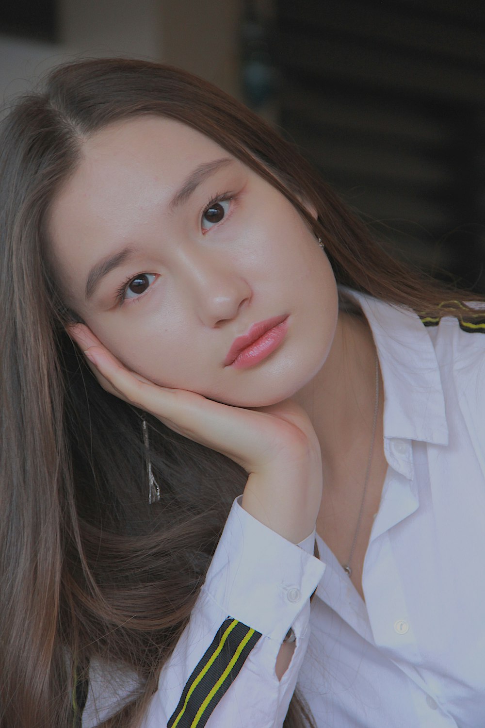 woman wearing white long-sleeved blouse