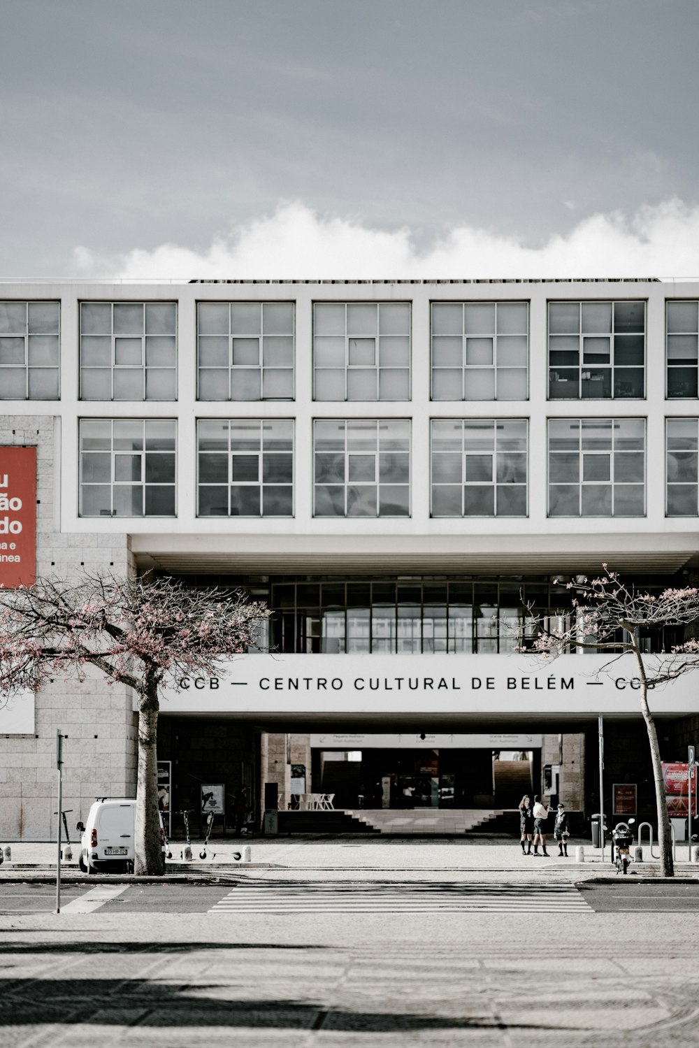 gray concrete building in grayscale photography