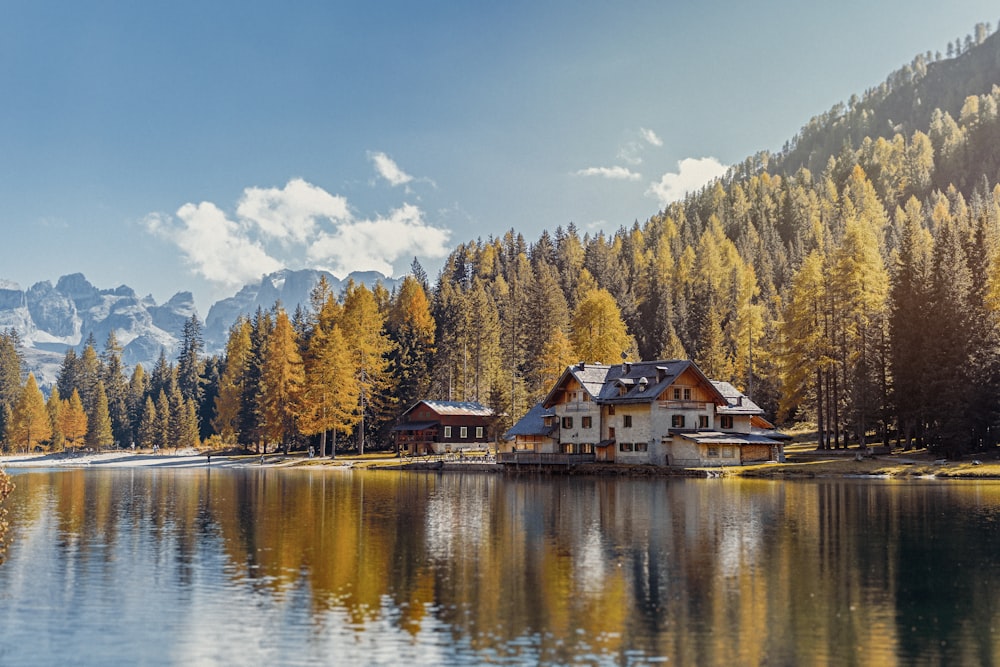 30k+ Lake House Pictures | Download Free Images on Unsplash