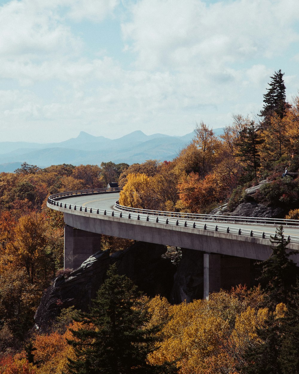 route vide pendant la journée