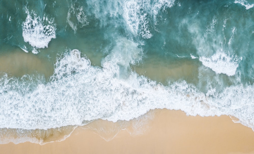 foto de alto ângulo da praia