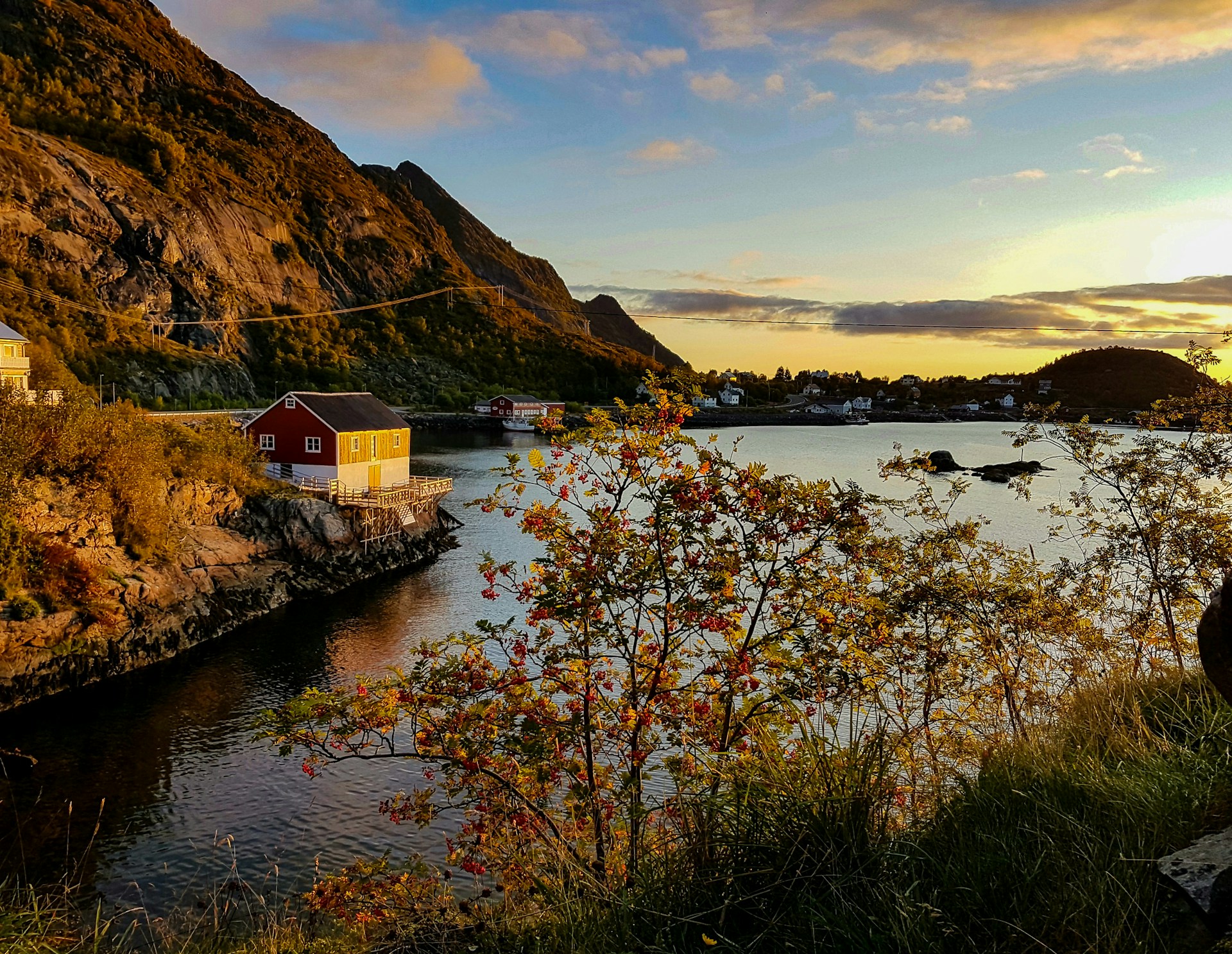 gray computer monitor