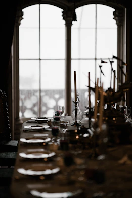 table arrangement inside room