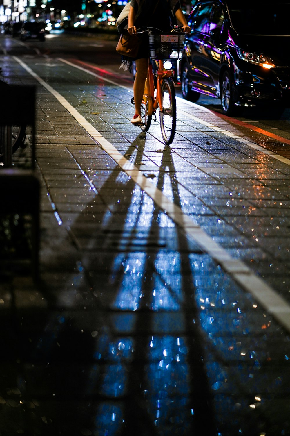 Person, die mit dem Fahrrad unterwegs ist