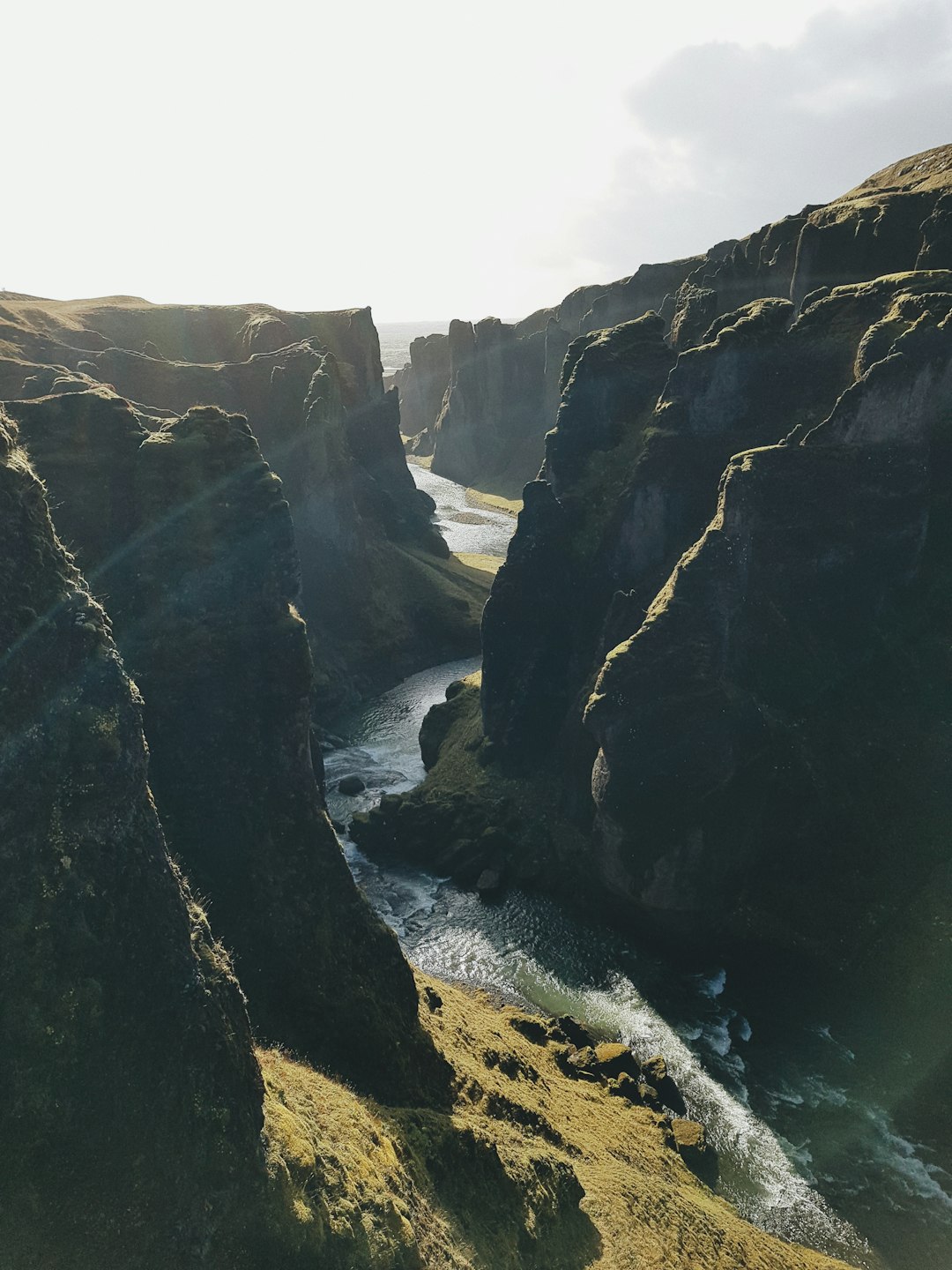 travelers stories about Cliff in Fjaðrárgljúfur Canyon, Iceland