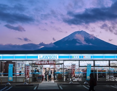 Lawson cafe with mountain at distance photograph