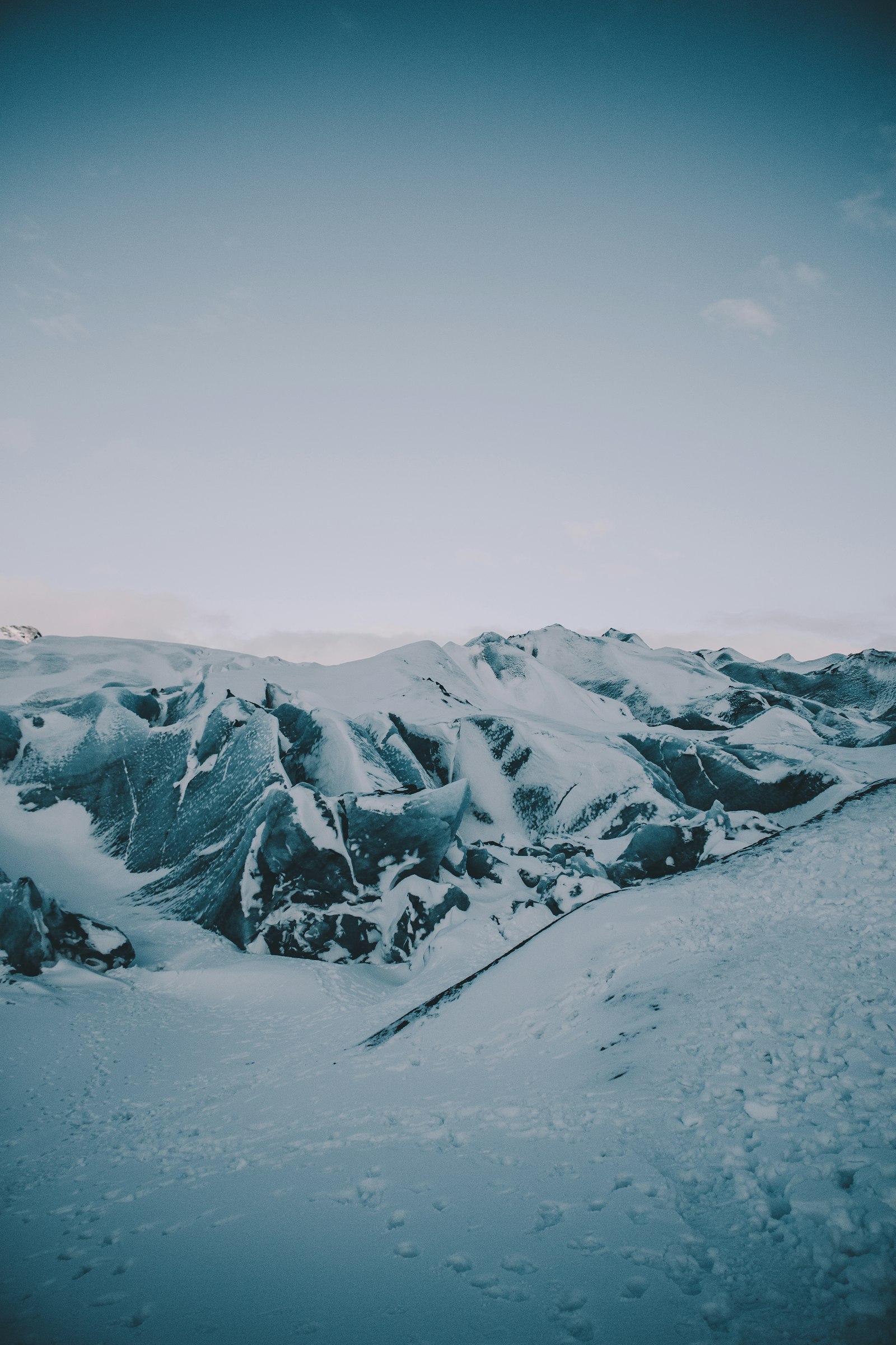 Canon EOS 7D Mark II + Canon EF-S 18-55mm F3.5-5.6 IS STM sample photo. Snow-covered mountain range photography