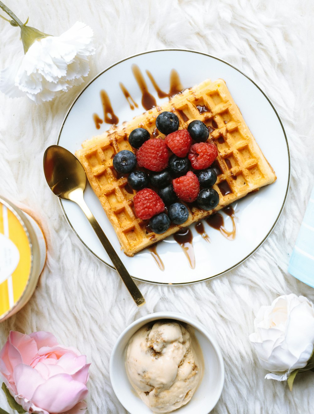 sandwich with strawberry and blackberry fruits on plate