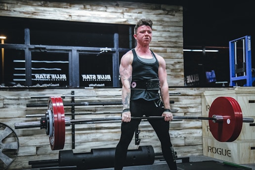 Free Weights vs Machines: The Ultimate Guide to Building Muscle & Strength