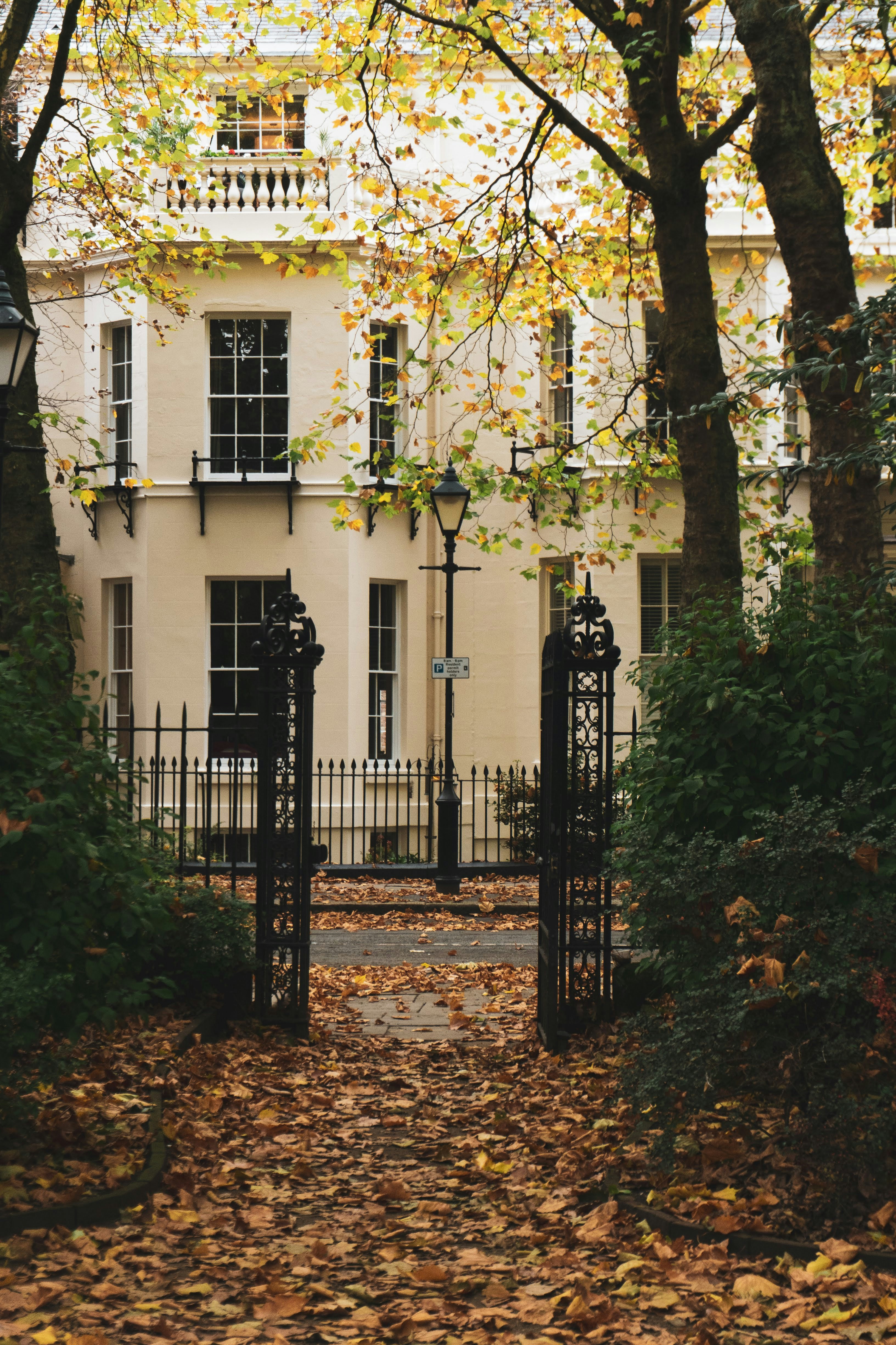 Stumbled across this spot and thought it really captured the quint essentially British Autumn.