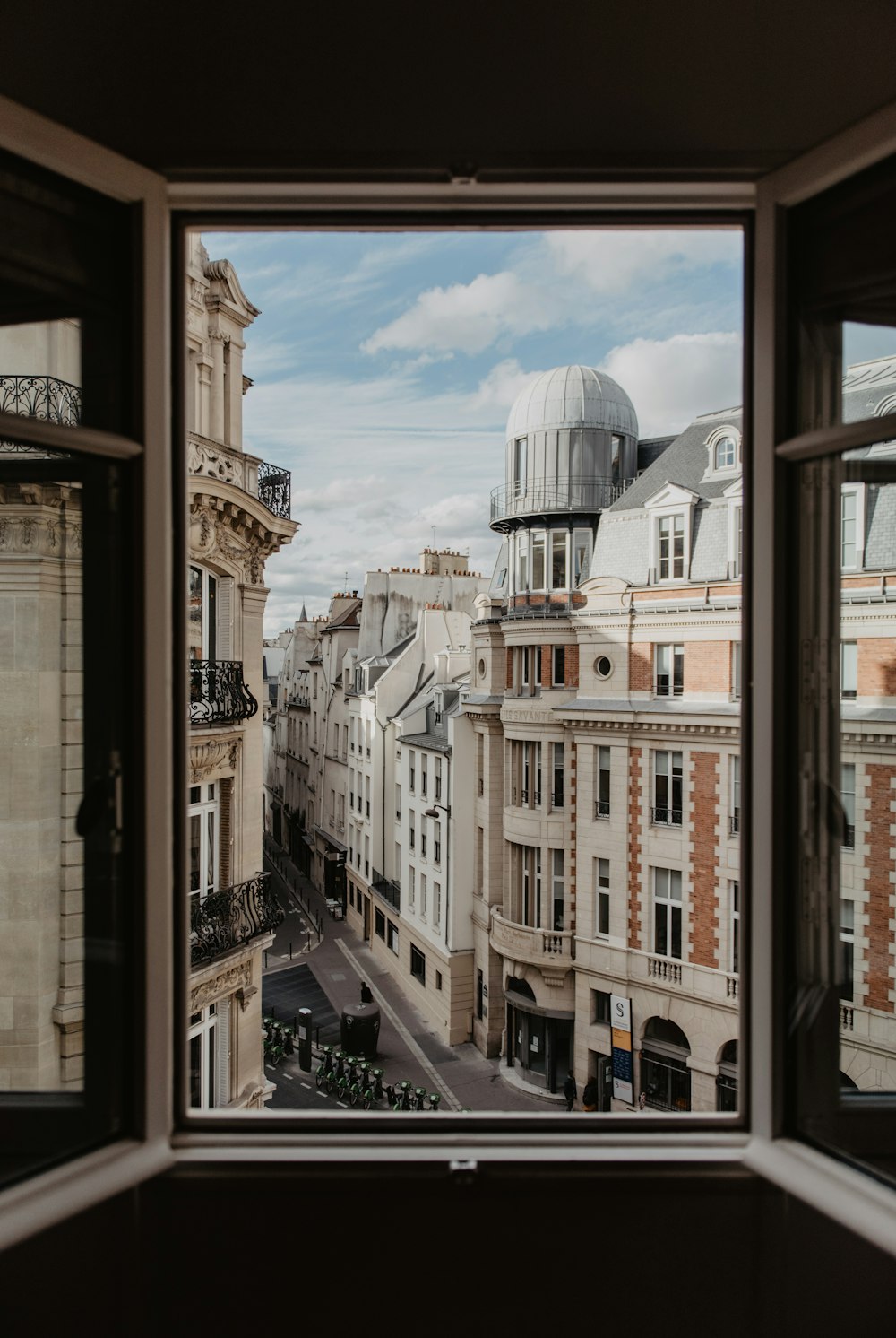 City Window Pictures Download Free Images On Unsplash
