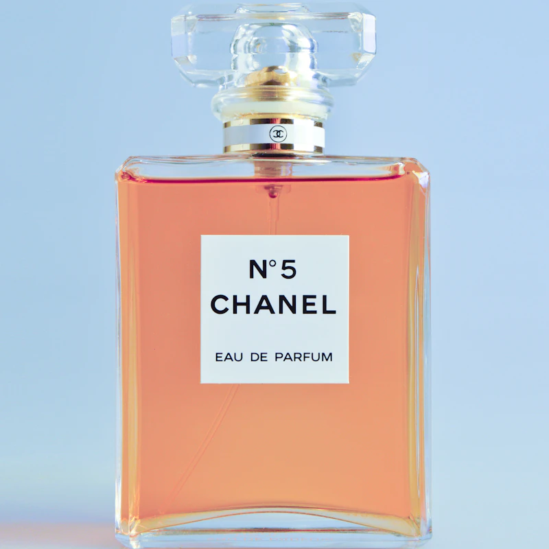موزّع عطر كهربائي للسيارة والمنزل بتصميم فاخر