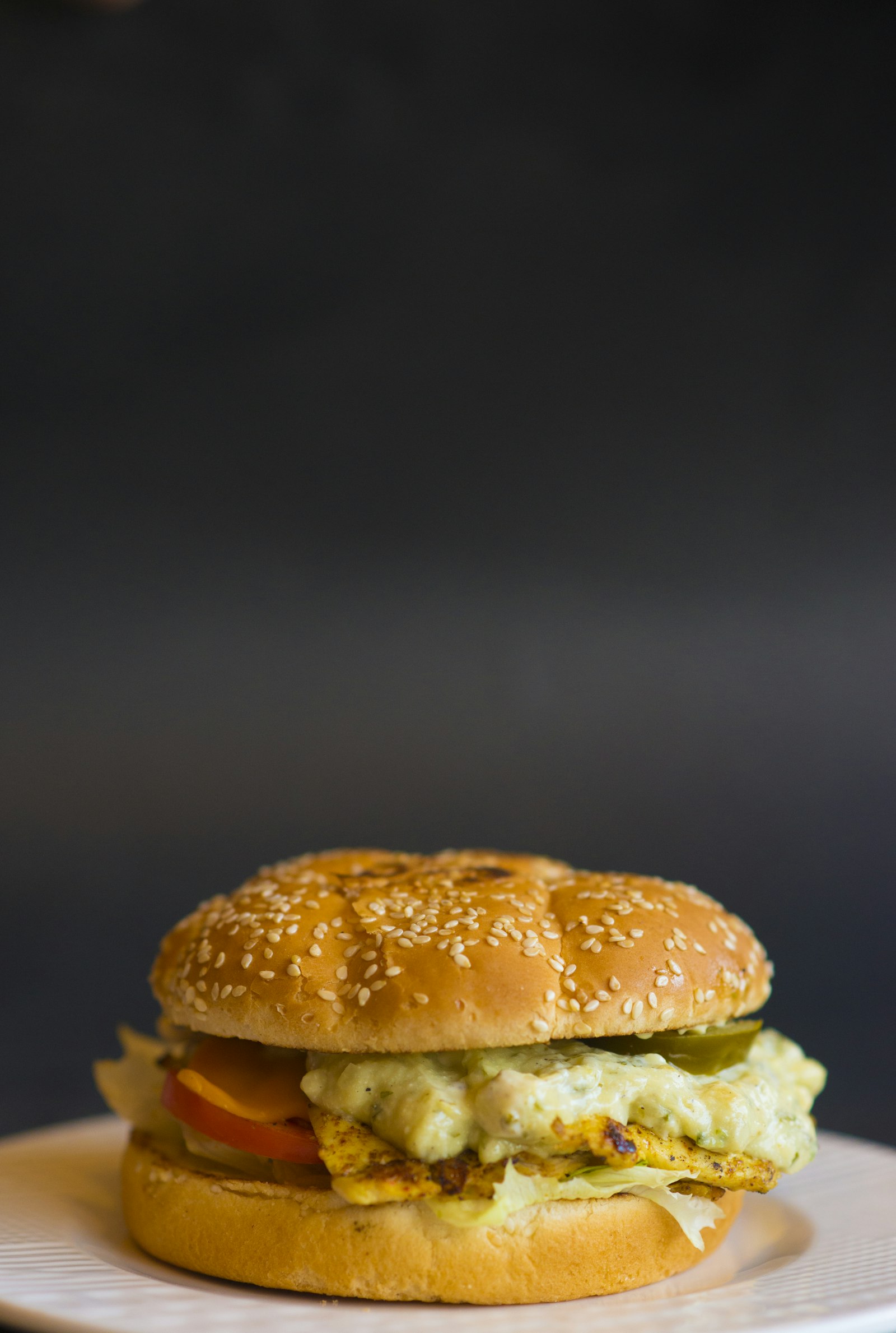 Nikon AF-S Nikkor 85mm F1.8G sample photo. Egg and tomato burger photography