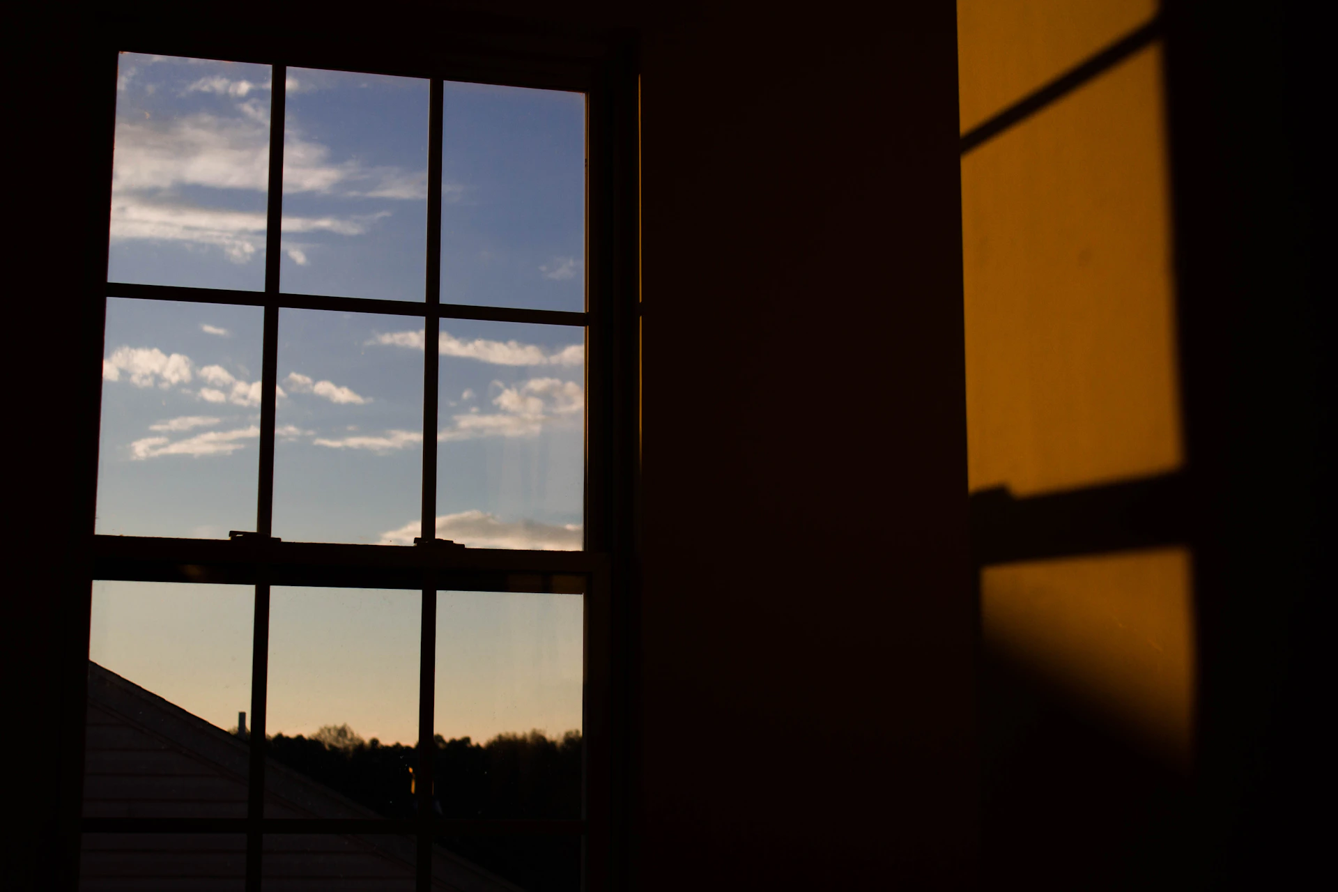 An elegant dashboard view showing optimal timing windows dynamically updating before market open, with subtle sky imagery integrated into the design.