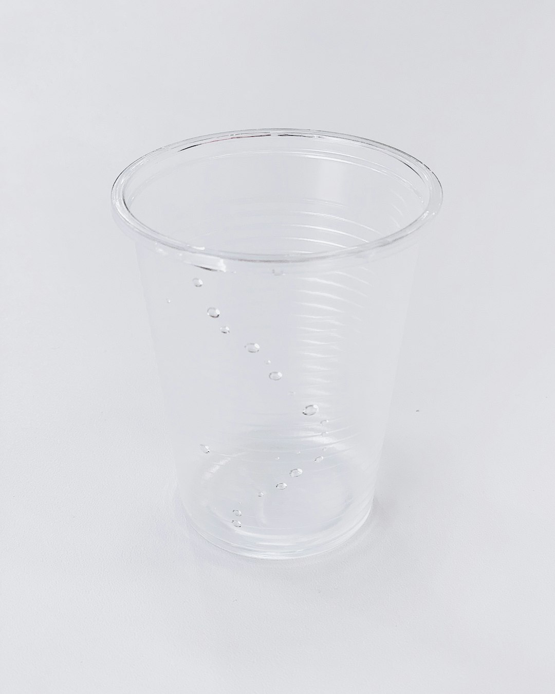 clear plastic drinking cup