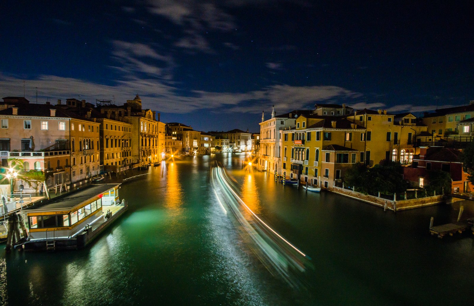 Sigma AF 10-20mm F4-5.6 EX DC sample photo. Boat on the ocean photography