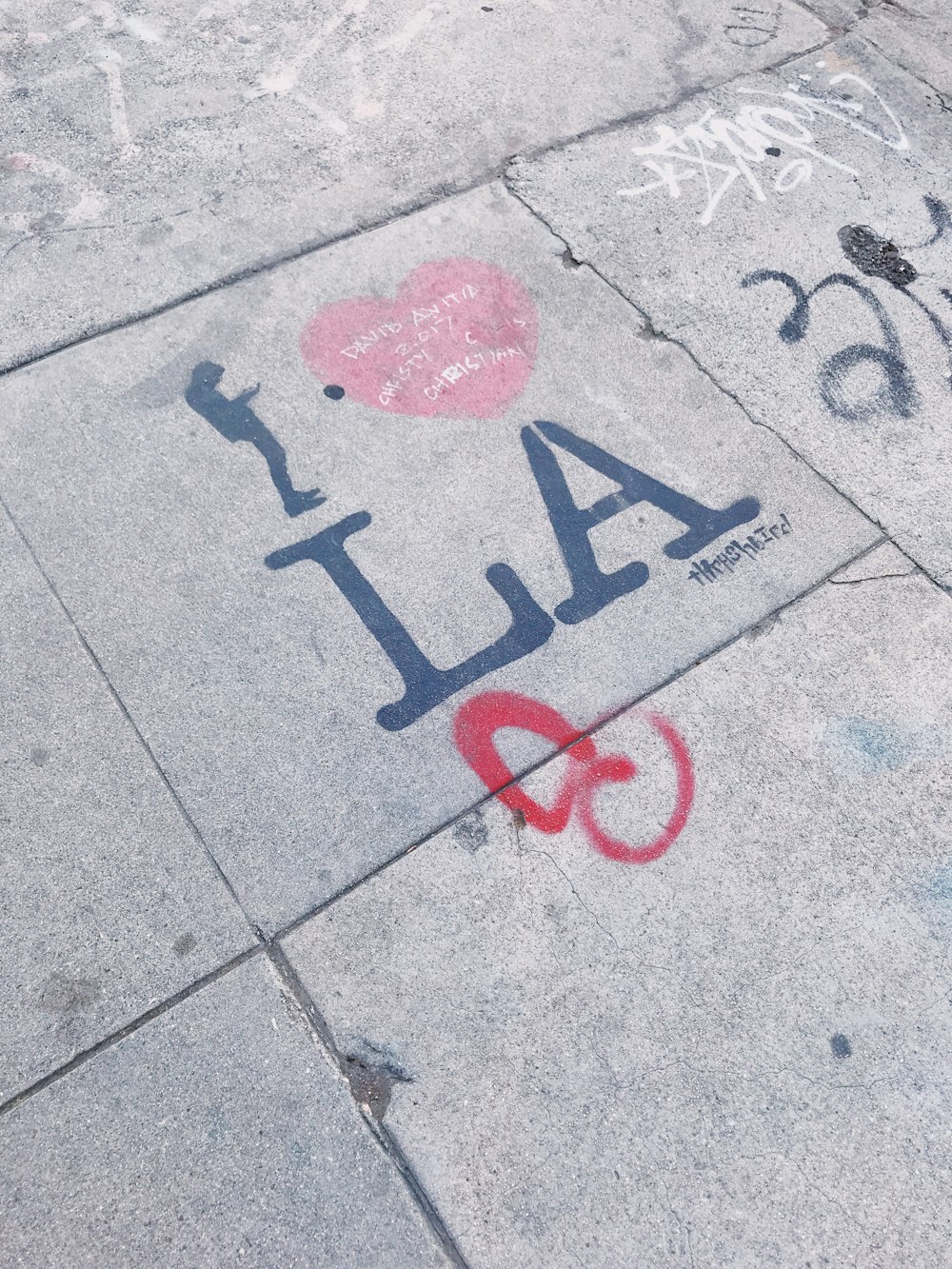 I heart LA graffiti en el pavimento