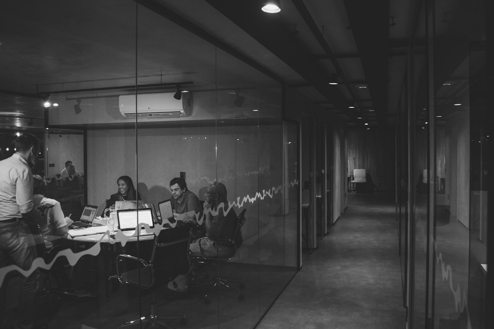 Vista amplia del taller de impresión en producción