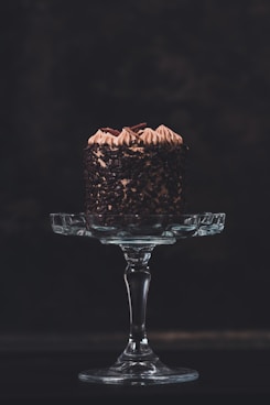 food photography of round chocolate cake