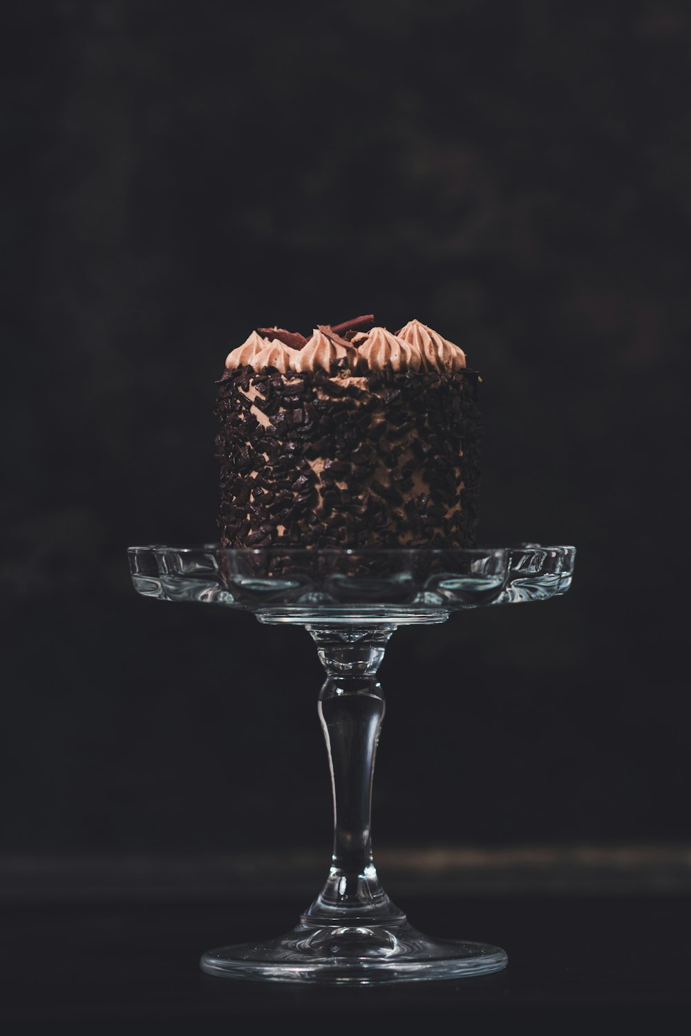 food photography of round chocolate cake
