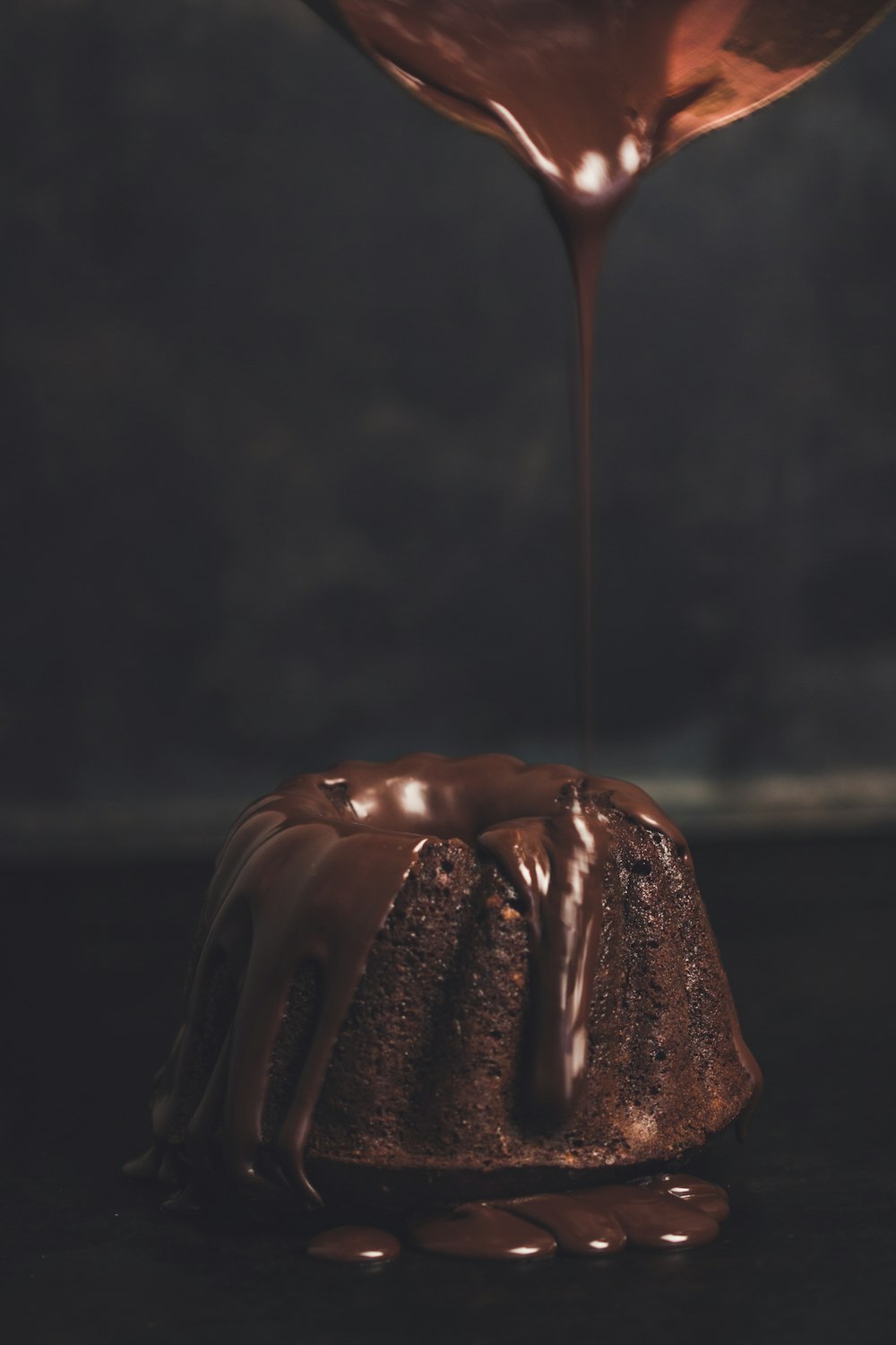번트 초콜릿 케이크