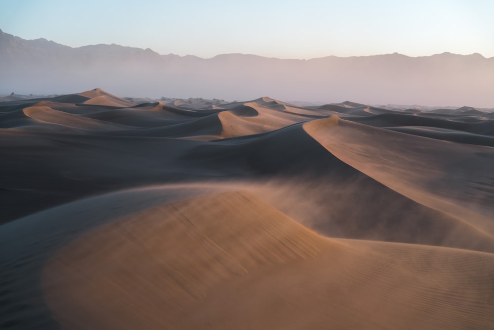 日中の砂漠写真