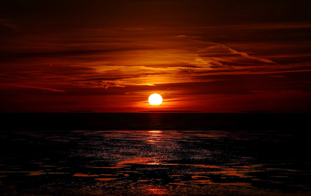 mare sotto l'ora d'oro