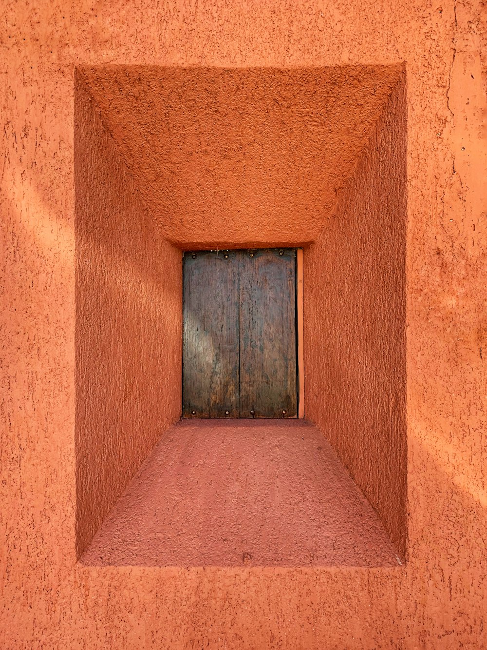 porte en bois marron