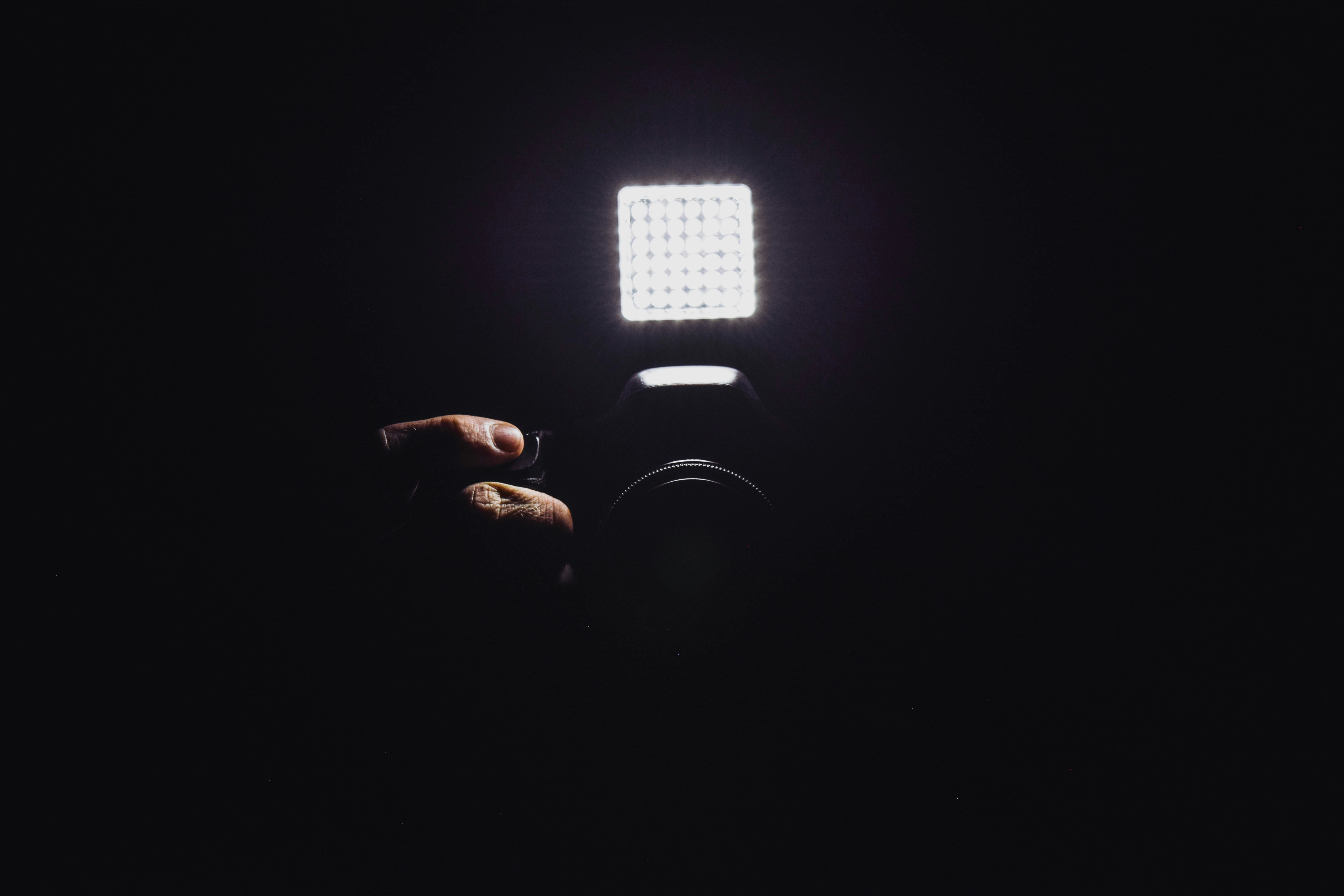 photo-1541815039-f89df0622c00?ixid=M3wxMjA3fDB8MXxzZWFyY2h8Nnx8aW5zdGFncmFtJTIwdW5zaWNodGJhcmUlMjBpbmhhbHRlfGVufDB8fHx8MTc1NDgzNjIwNHww\u0026ixlib=rb-4.1.0