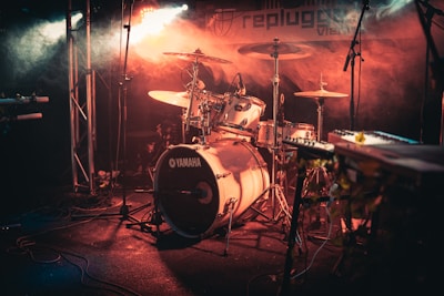 white Yamaha drum set