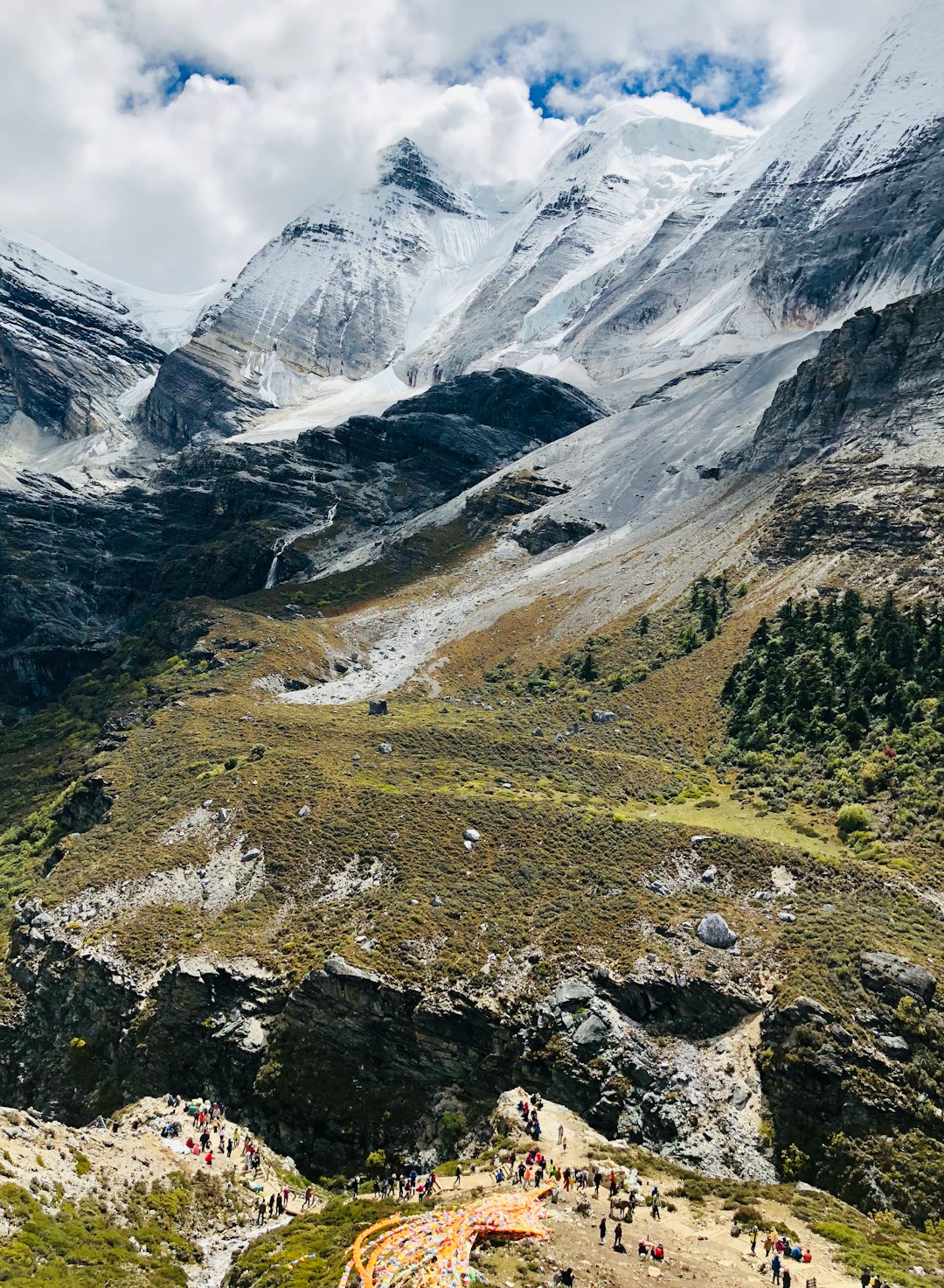 travelers stories about Mountain range in Daocheng, China