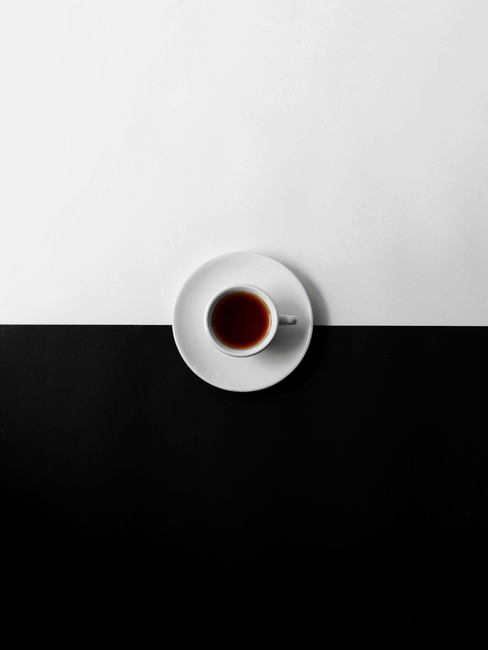 Flat-View-Fotografie einer Tasse Kaffee