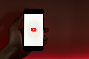 YouTube app on smartphone in HD — view thumbnails in full resolution