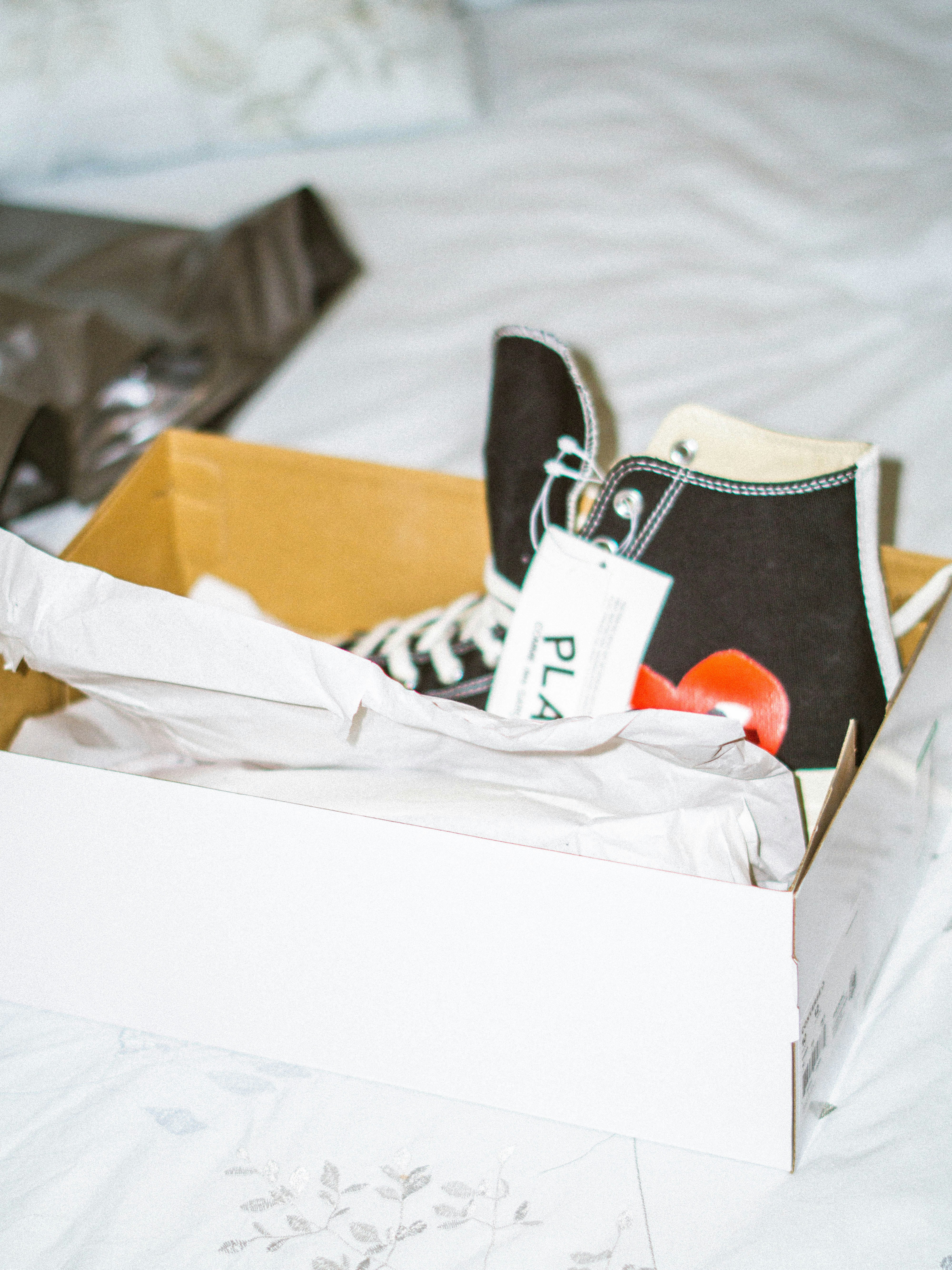 Cdg Converse Pictures Download Free Images On Unsplash