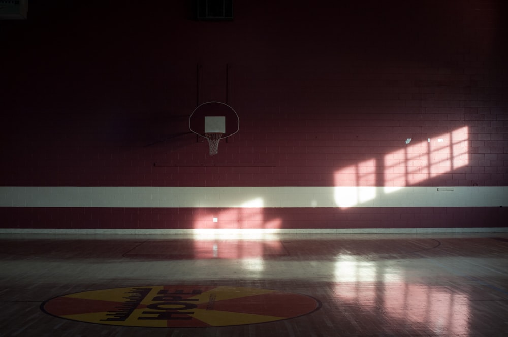 屋内バスケットボールコート