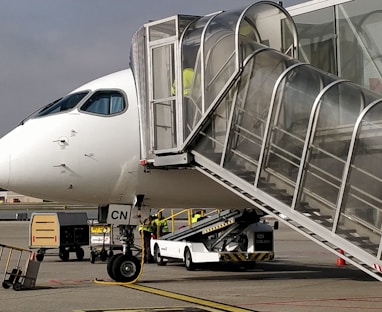 white airplane outdoor during daytime