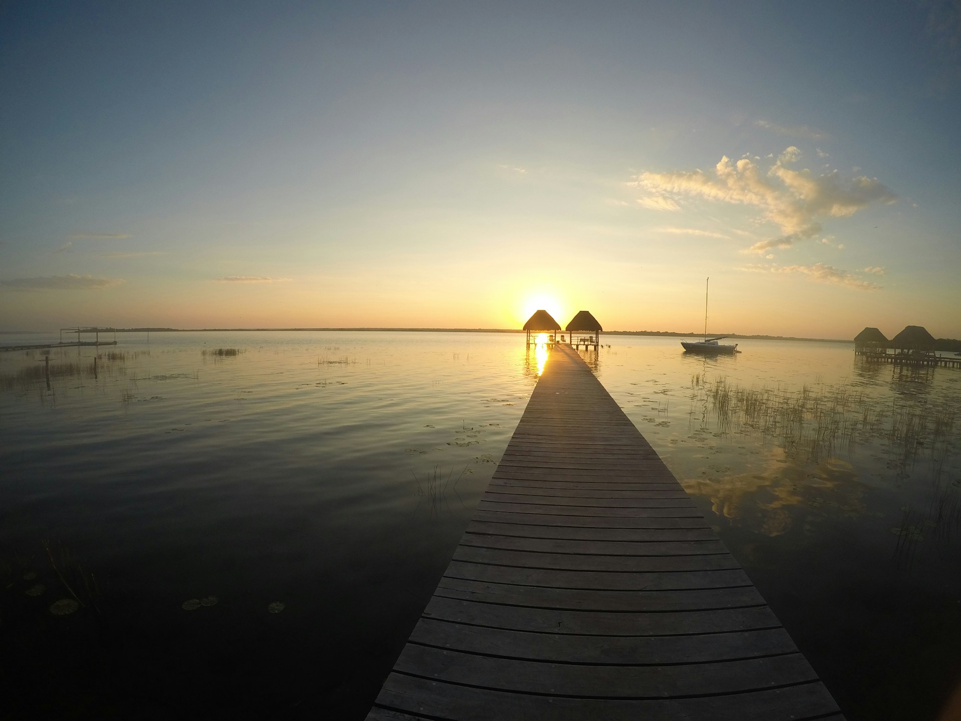 gray computer monitor