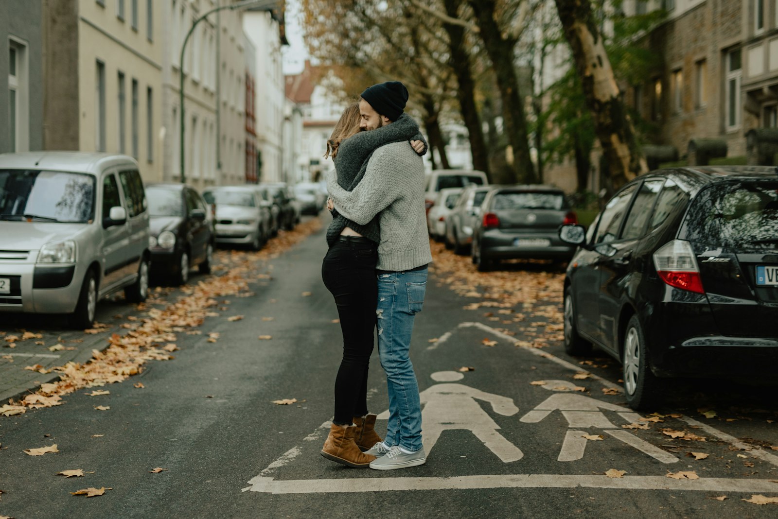 Sigma 50mm F1.4 DG HSM Art sample photo. Man and woman hugs photography