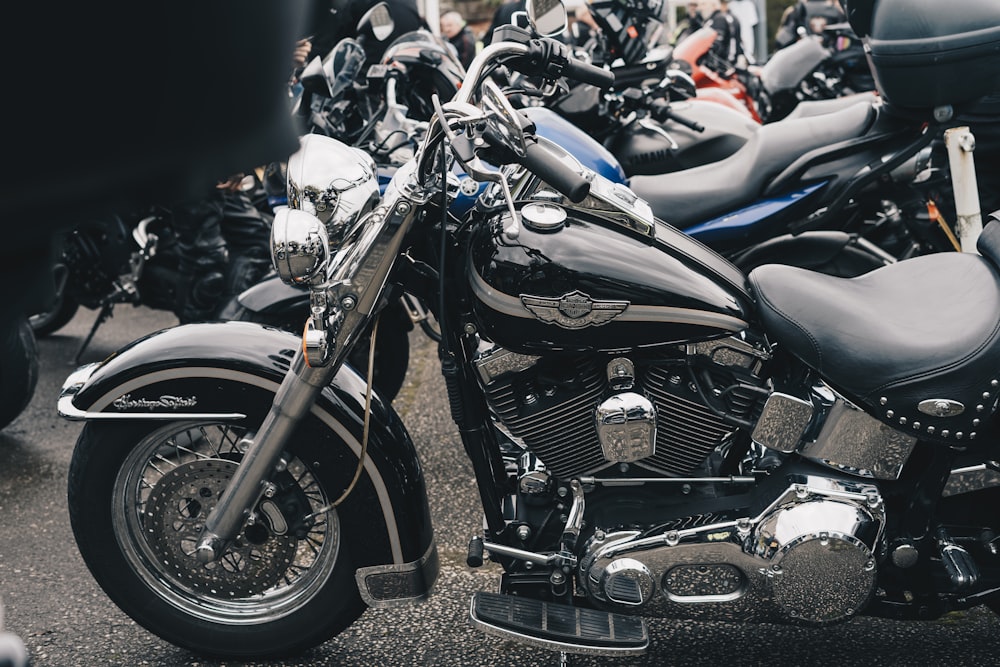 black cruiser motorcycle close-up photography