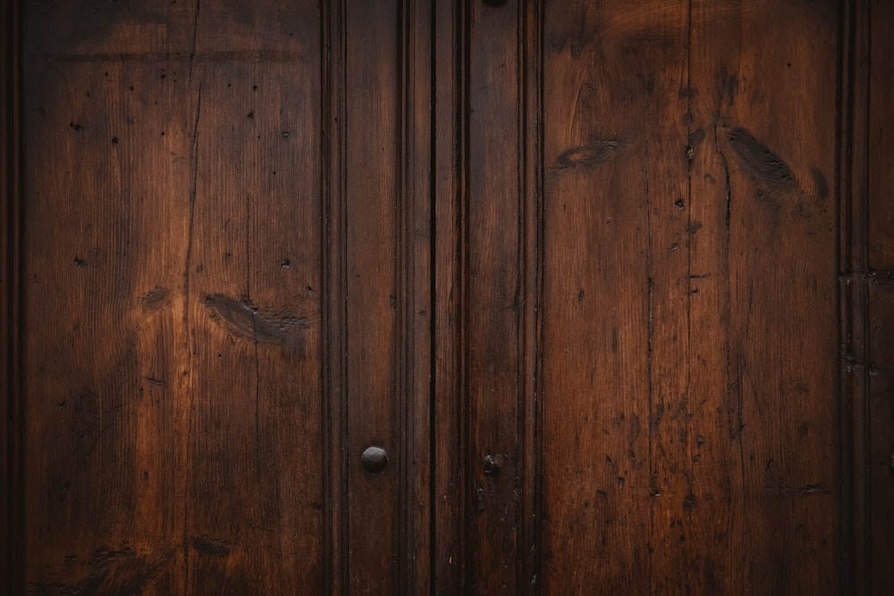 Cierre de la foto de la puerta de madera