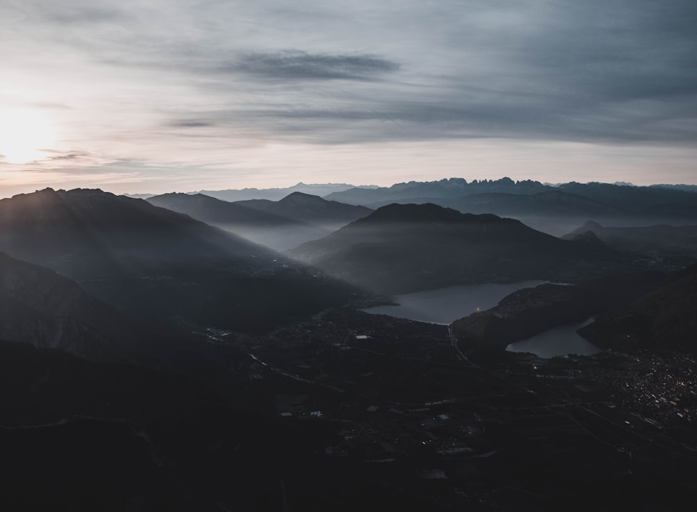 Fotografía de gran angular de la cordillera