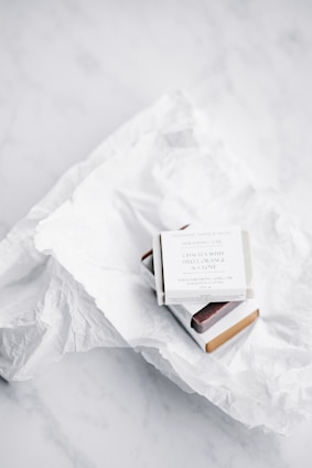 A calm and elegant box with beige tones for self-care moments