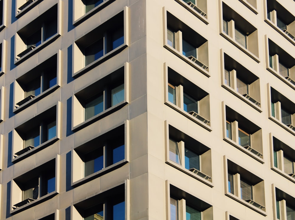 gray concrete building