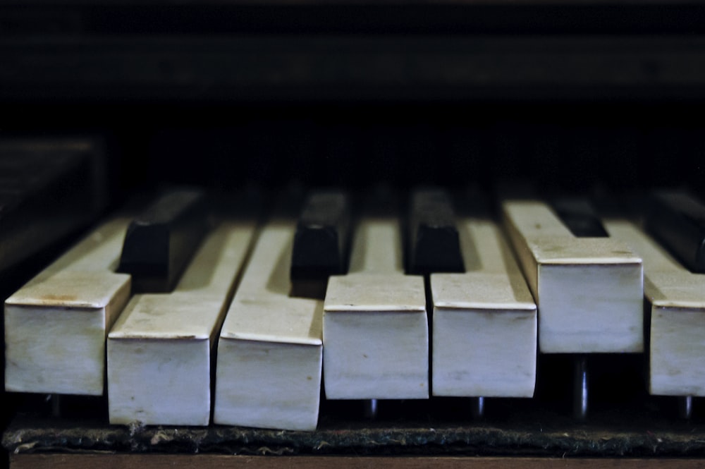 black and white piano keys