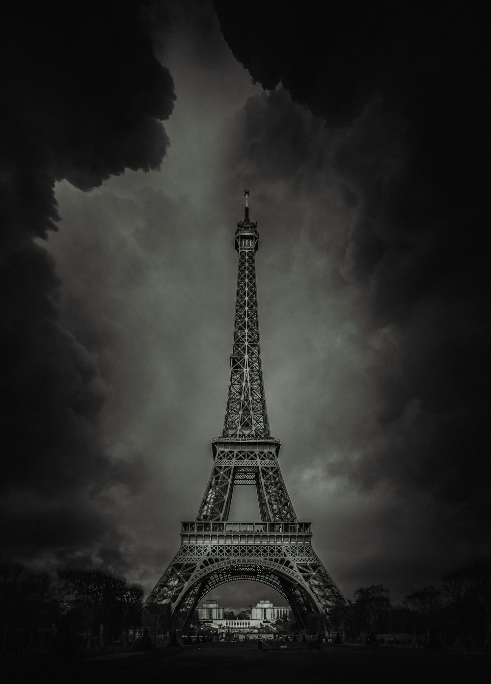 Torre Eiffel, Parigi fotografia in condizioni di scarsa illuminazione