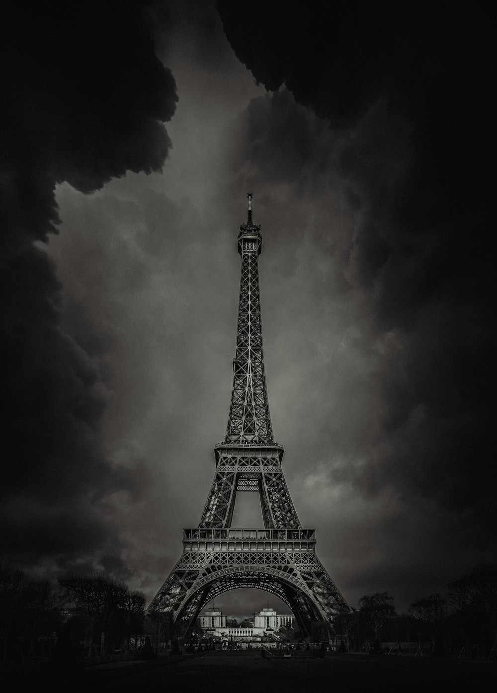 Torre Eiffel, París fotografía con poca luz