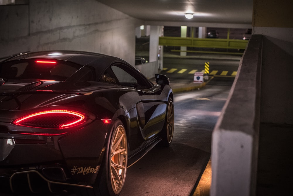 coupé sportiva nera